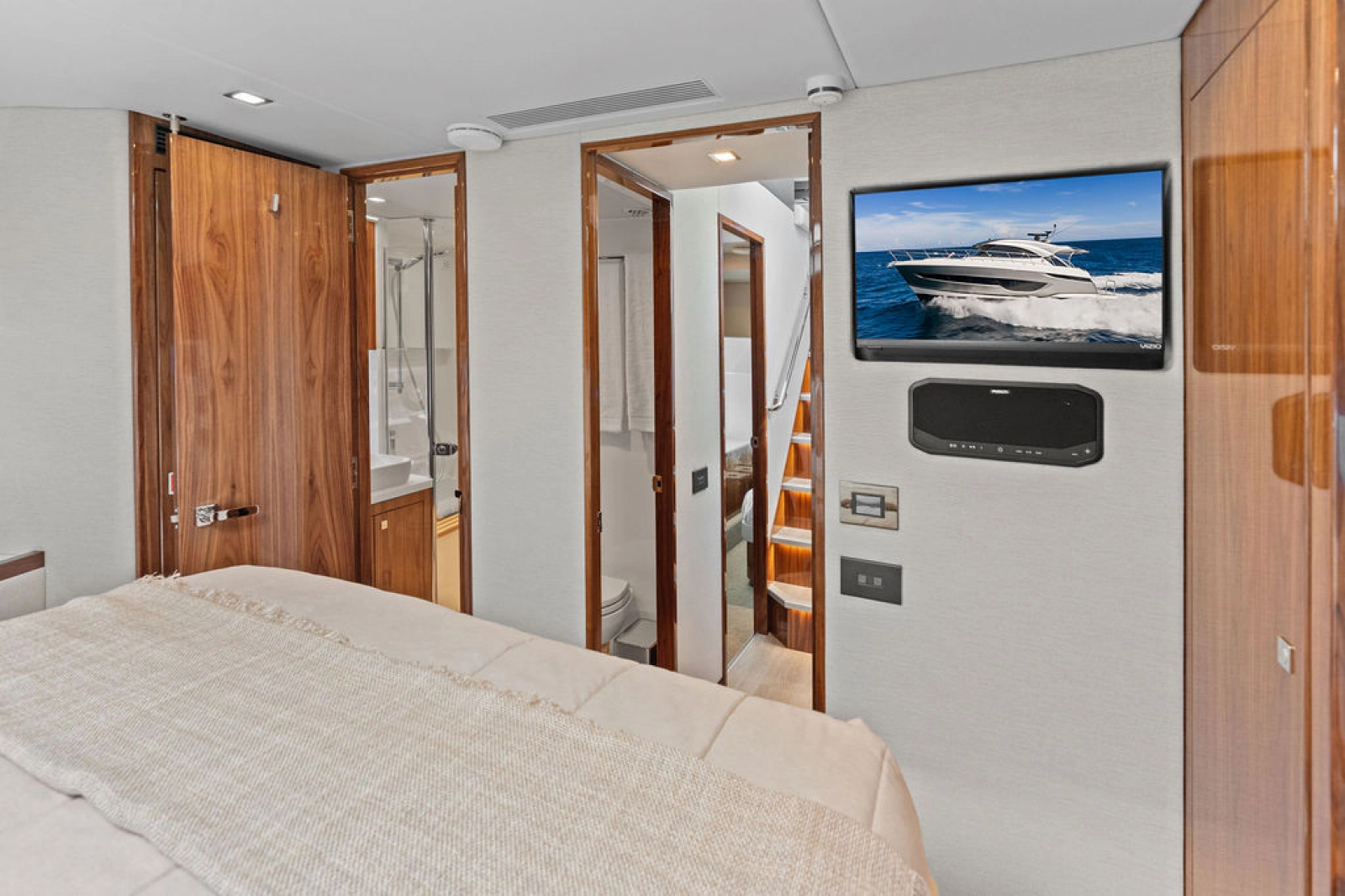 2026 Riviera 4600 Sport Yacht Platinum Edition