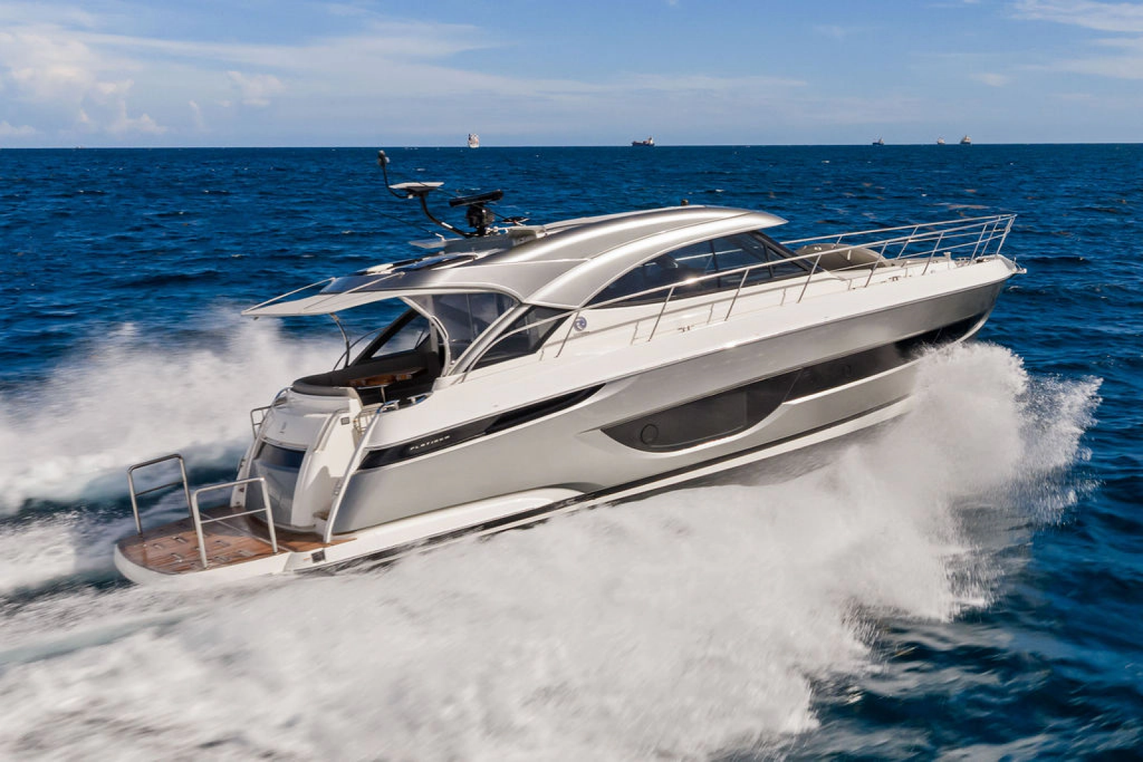 2026 Riviera 4600 Sport Yacht Platinum Edition