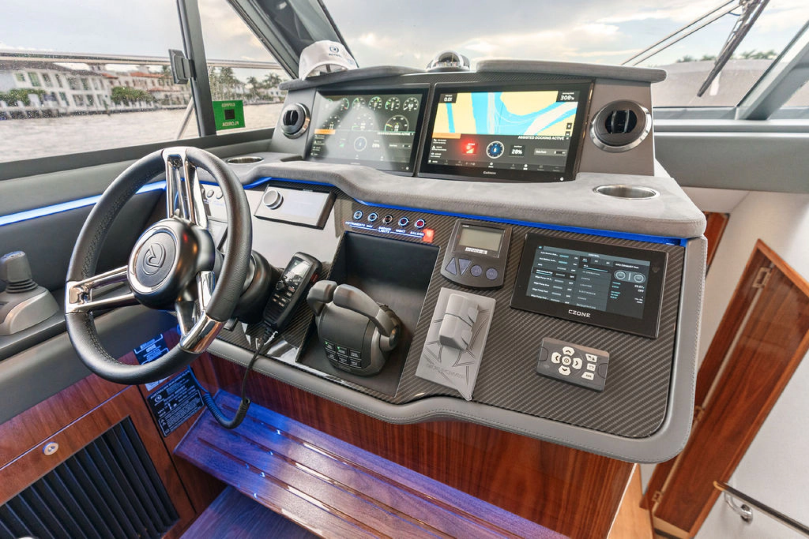 2026 Riviera 4600 Sport Yacht Platinum Edition