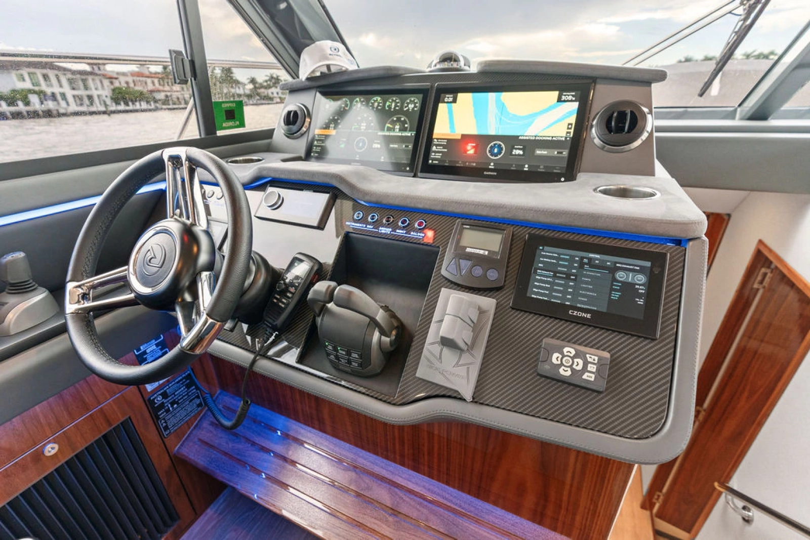 2026 Riviera 4600 Sport Yacht Platinum Edition