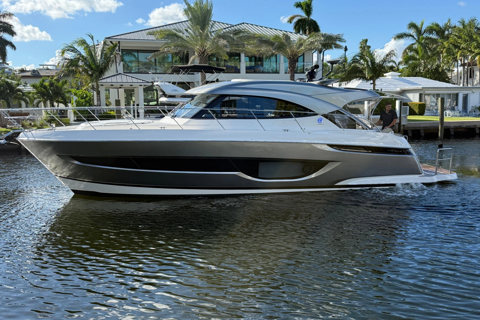 2026 Riviera 4600 Sport Yacht Platinum Edition