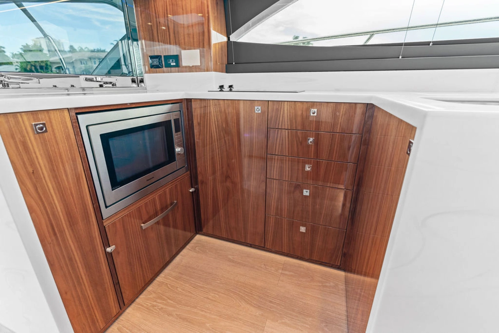 2026 Riviera 4600 Sport Yacht Platinum Edition