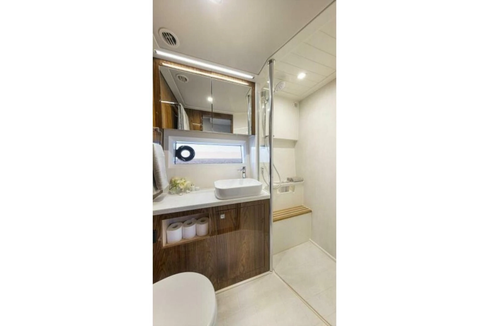 2026 Riviera 4600 Sport Yacht Platinum Edition