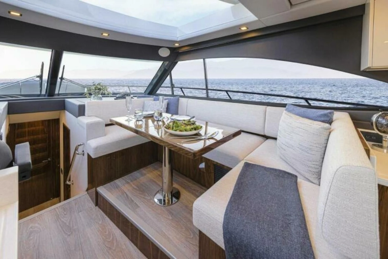 2026 Riviera 4600 Sport Yacht Platinum Edition