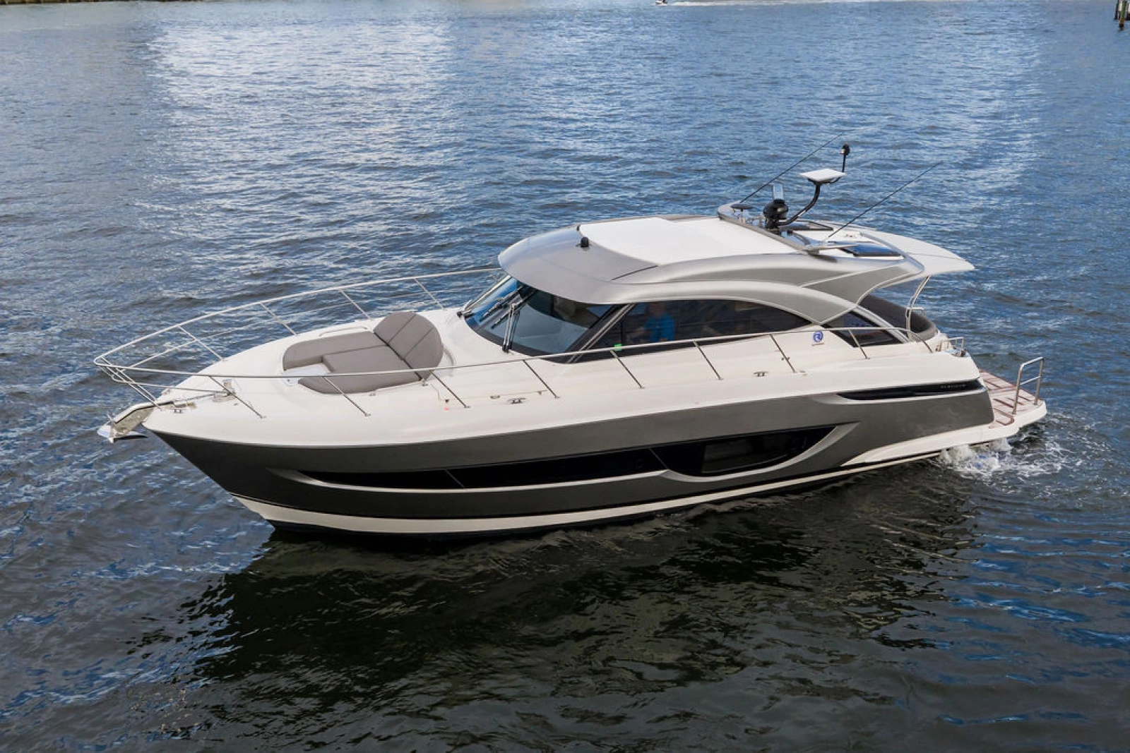 2026 Riviera 4600 Sport Yacht Platinum Edition