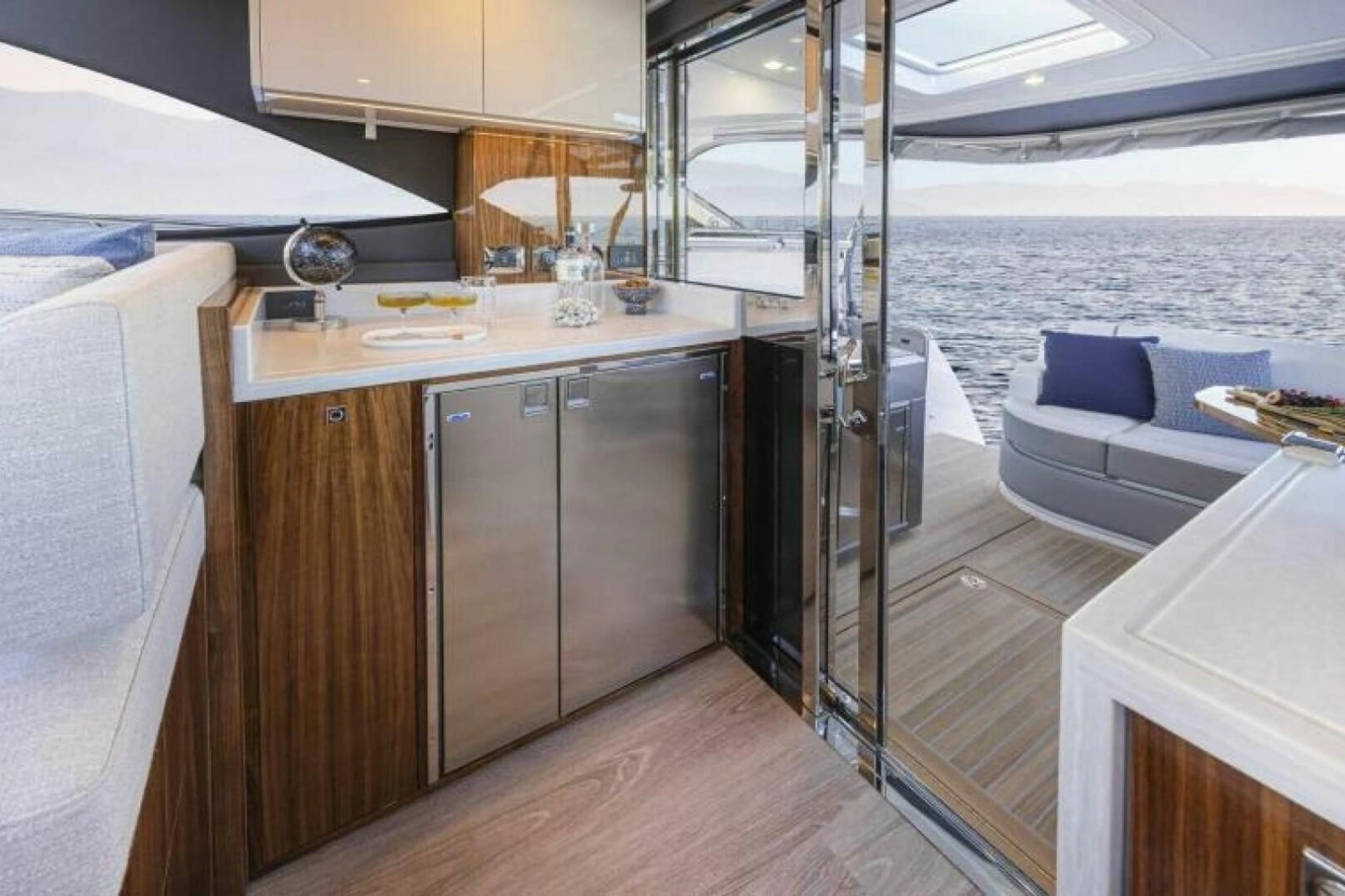2026 Riviera 4600 Sport Yacht Platinum Edition