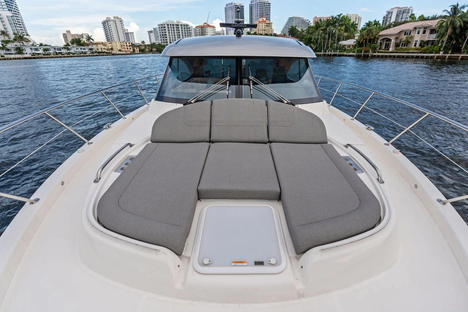 2026 Riviera 4600 Sport Yacht Platinum Edition