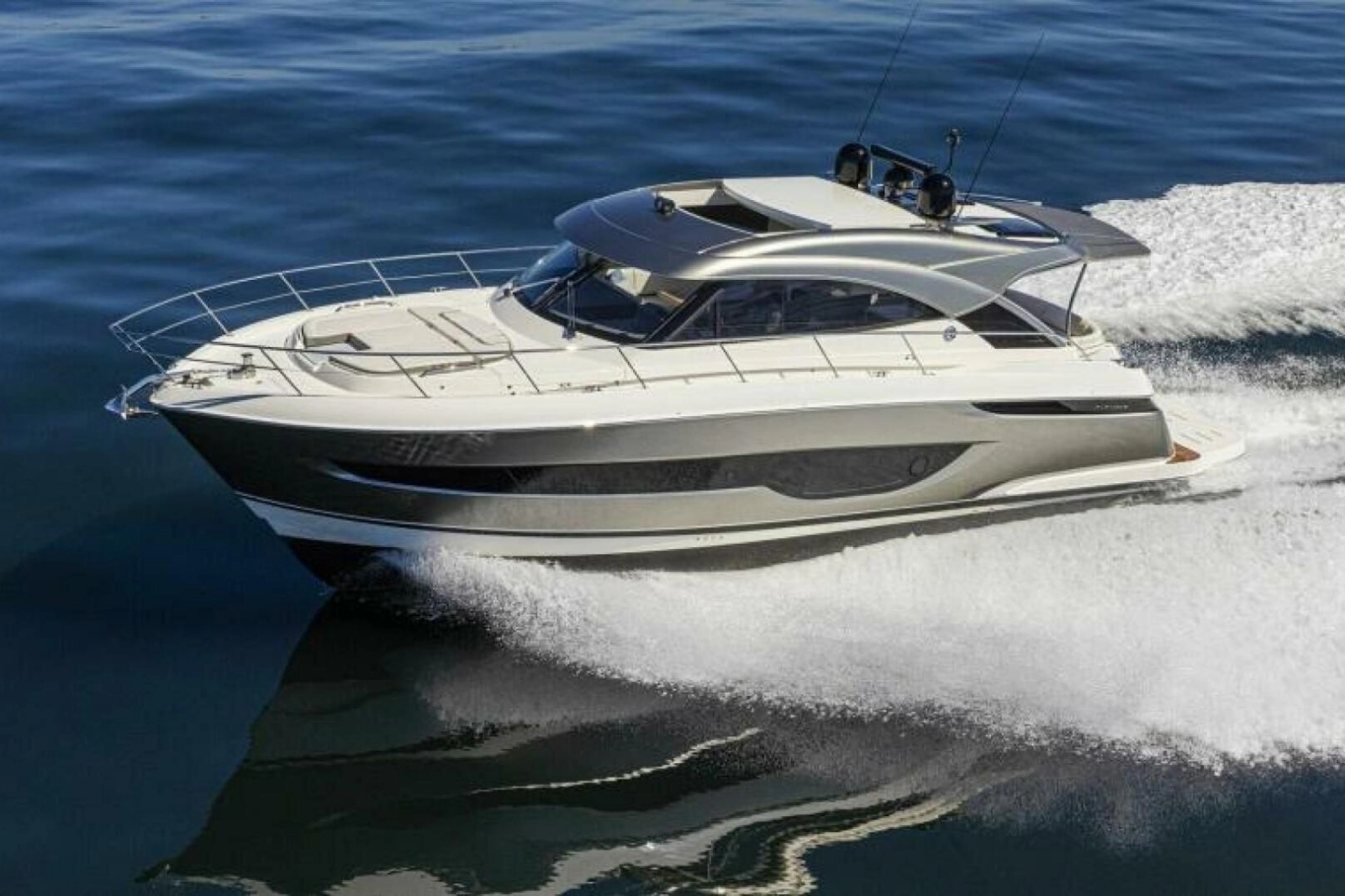 2026 Riviera 4600 Sport Yacht Platinum Edition