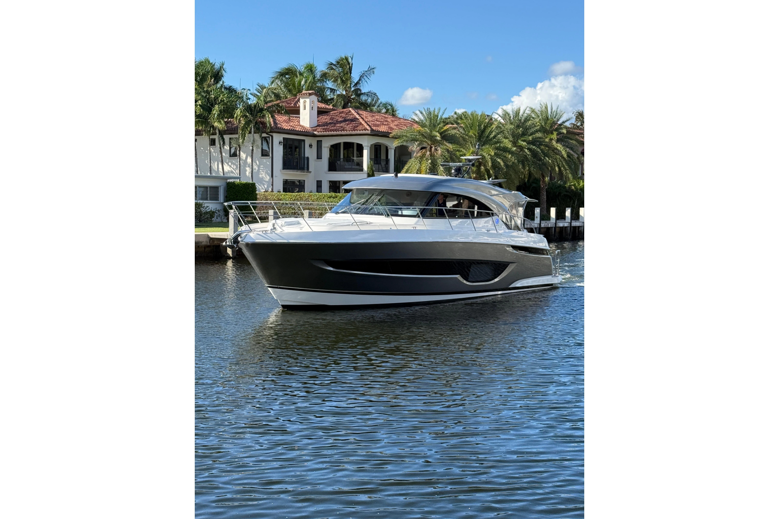 2026 Riviera 4600 Sport Yacht Platinum Edition
