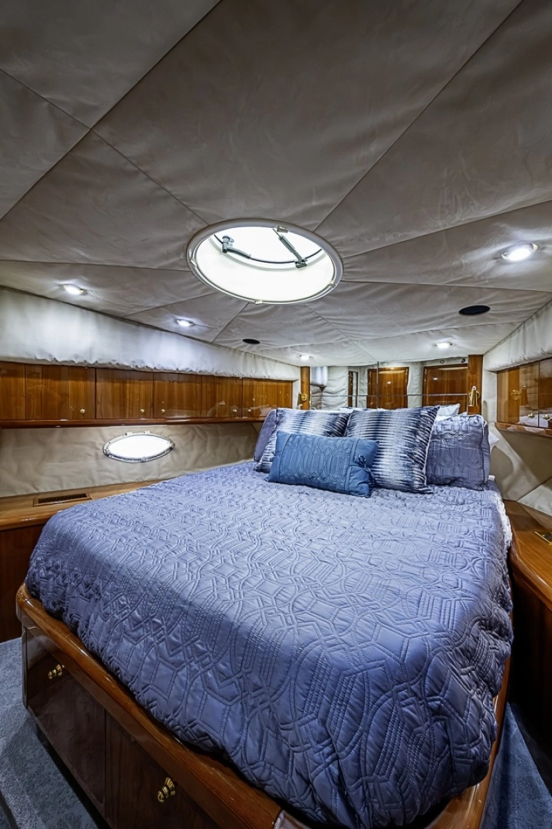 Sunseeker 62 EAGLE II - VIP Stateroom Forward