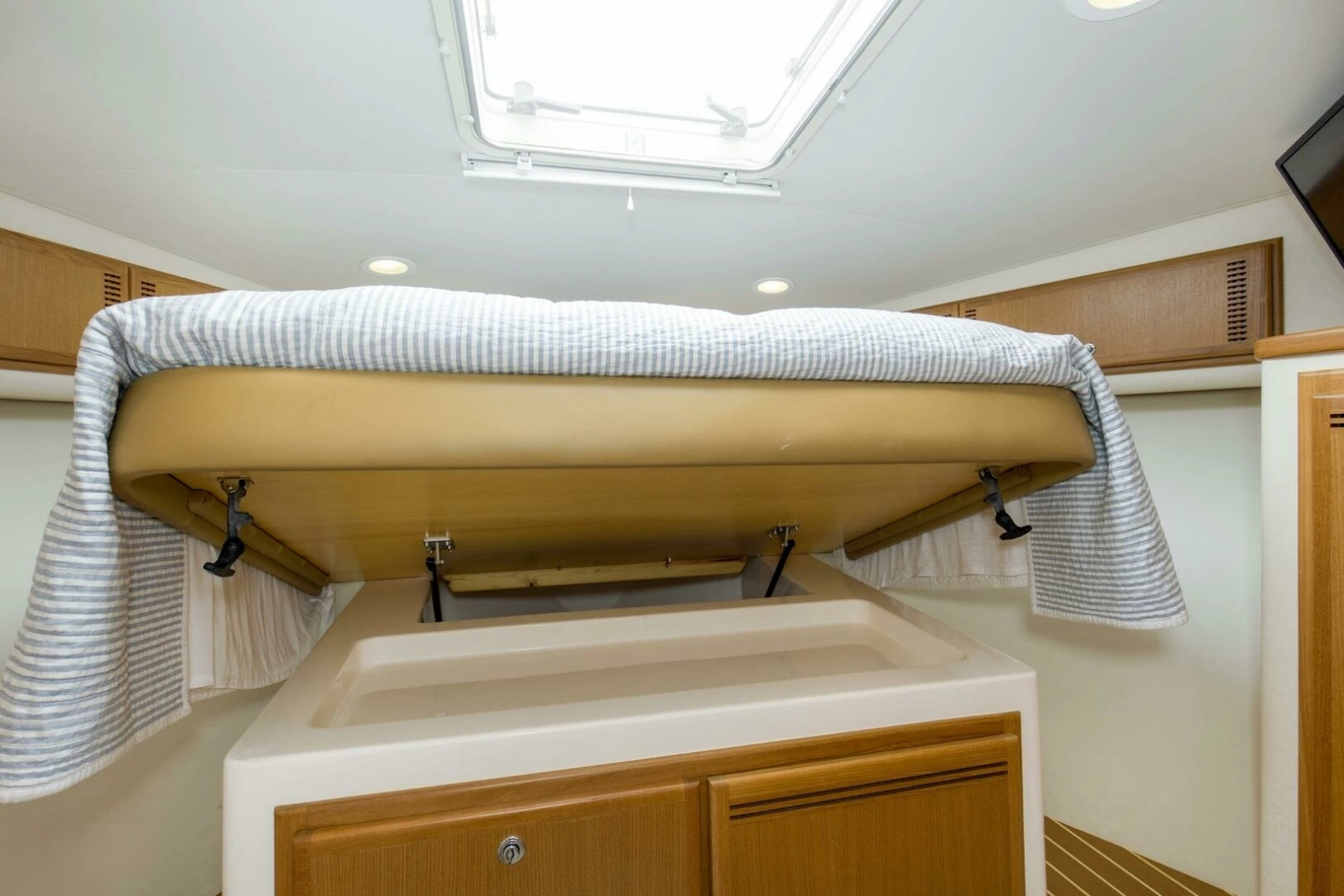 2007 40 Cabo Express Big Blue Stateroom