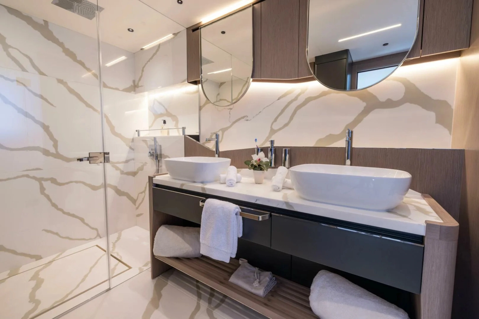 100 YACHT 100ft Sunseeker Yacht For Sale