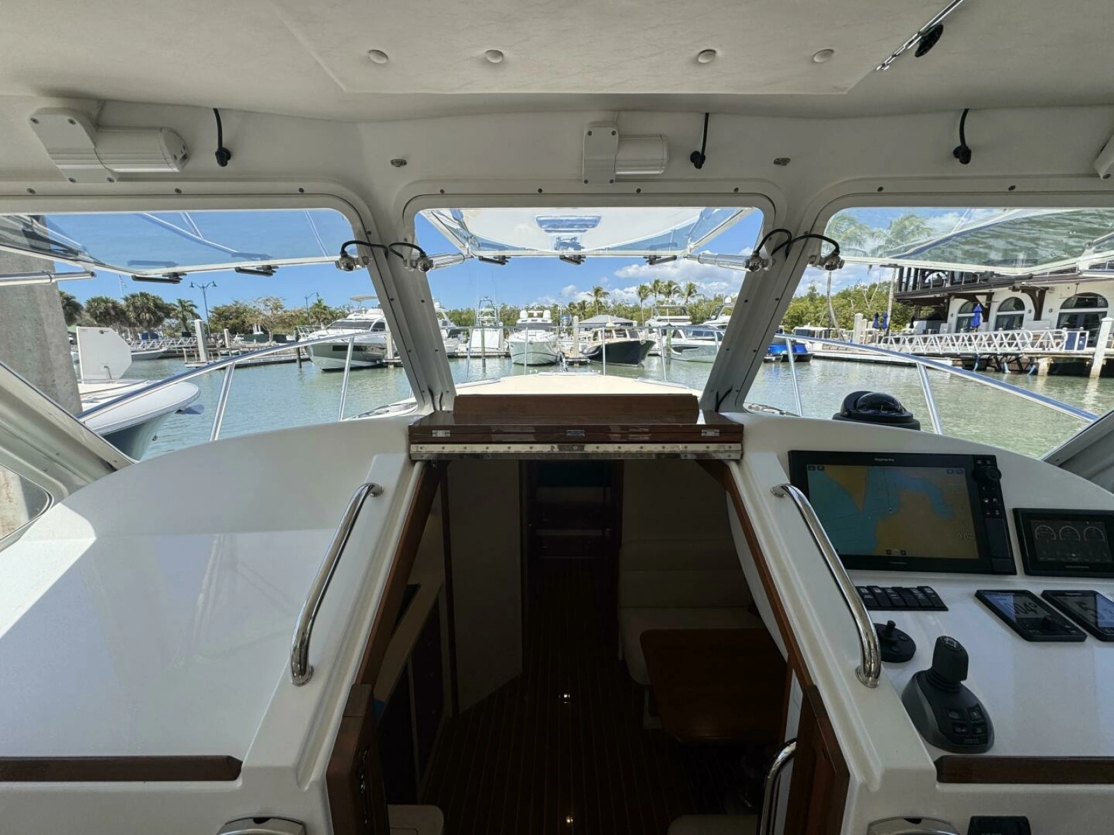 Jewel 43ft MJM Yacht For Sale