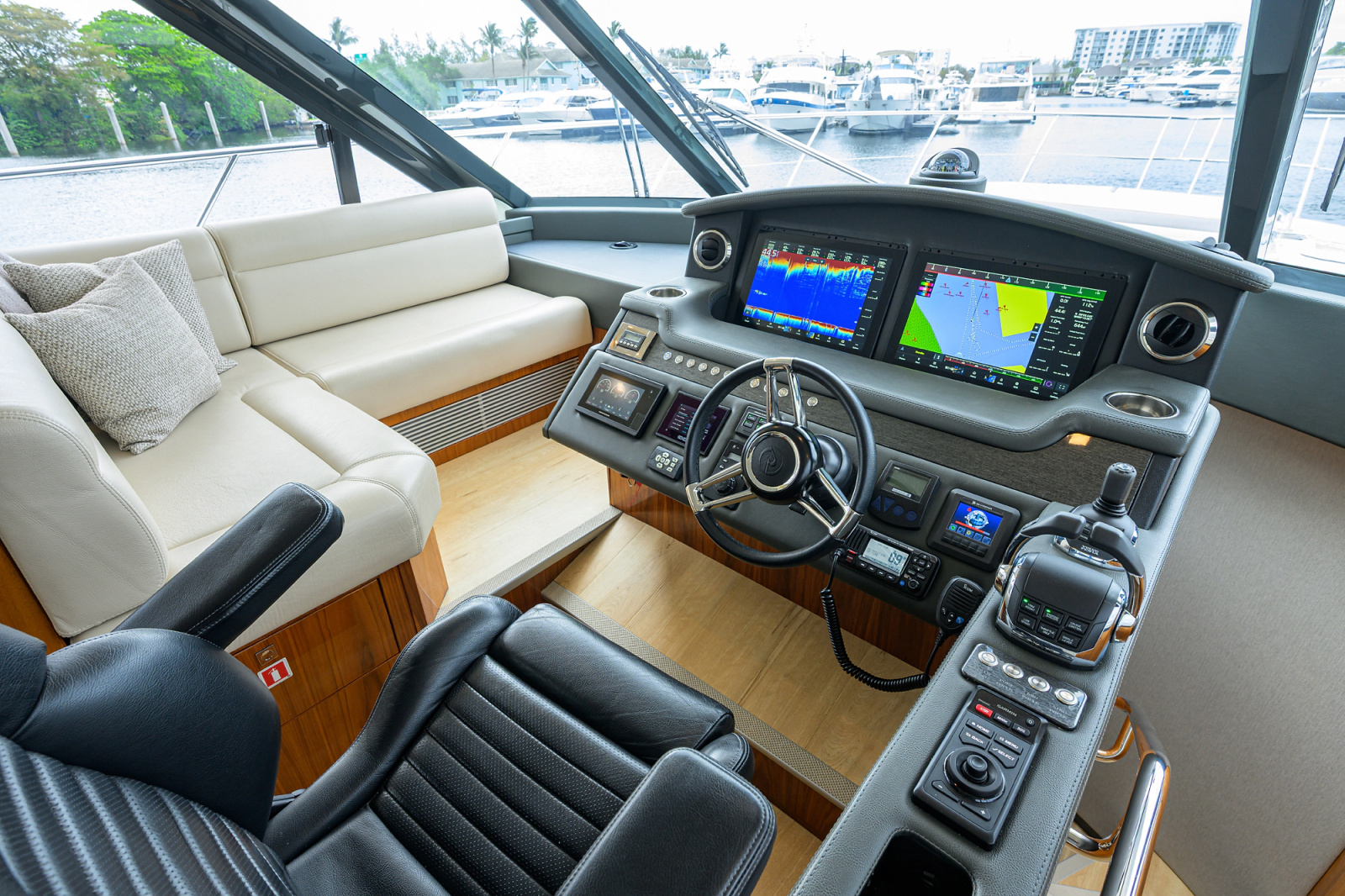 2019 Riviera 5400 Sport Yacht