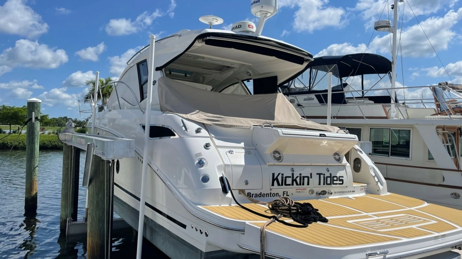 2018 35 Sea Ray Sundancer 350 Kickin Tides Stern