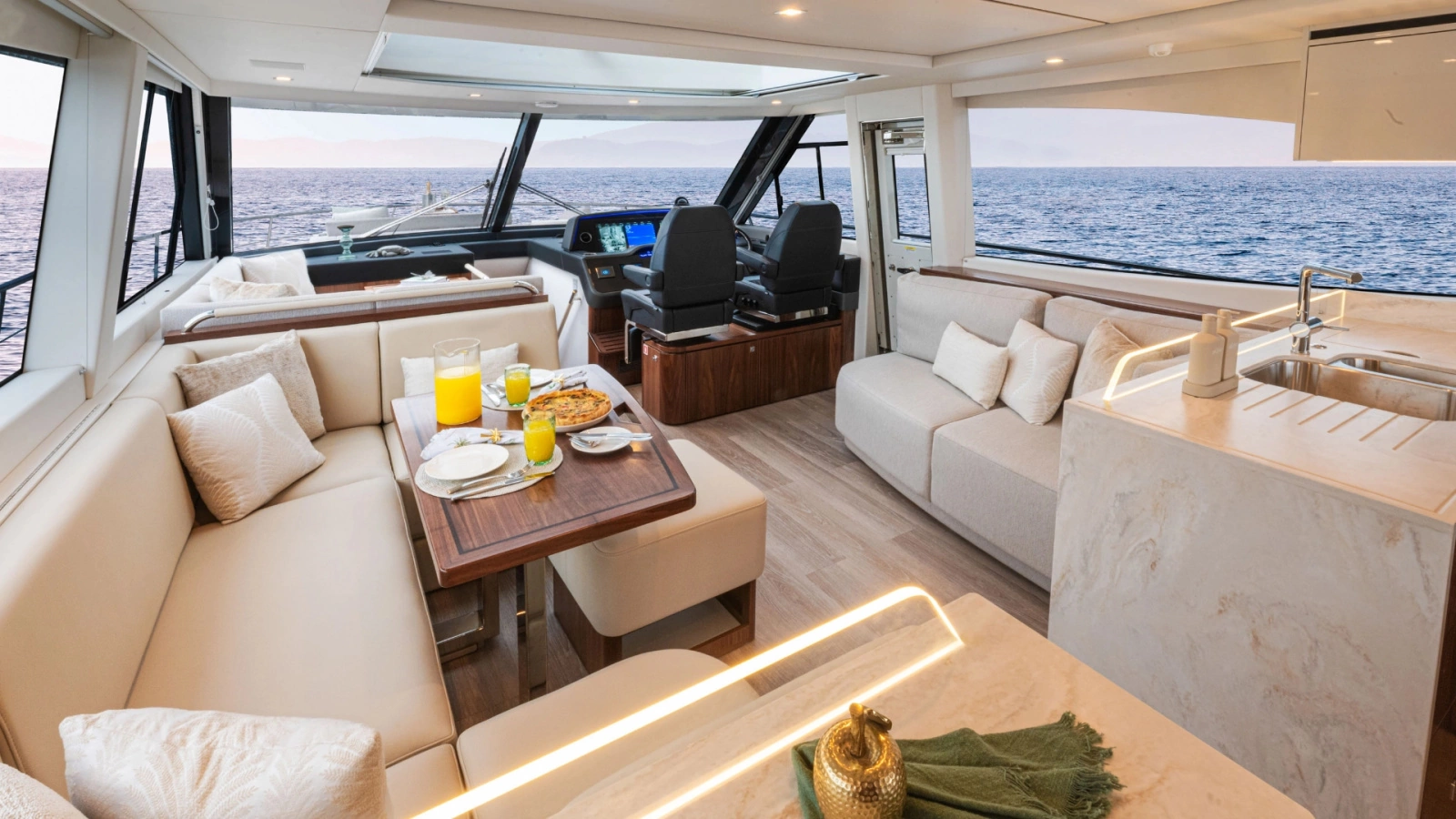 6200 SPORT YACHT 62ft Riviera Yacht For Sale