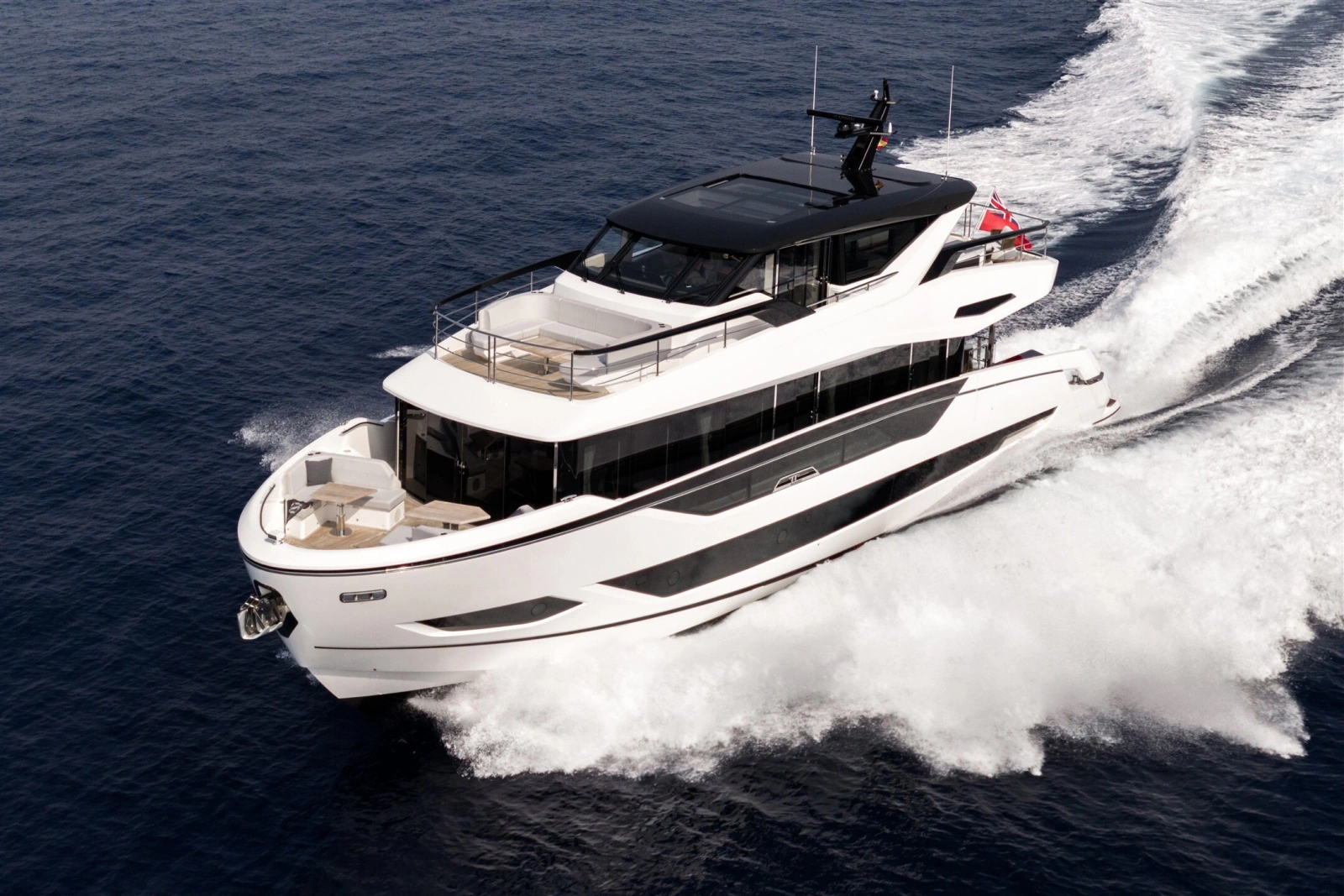 82 OCEAN ENCLOSED 82ft Sunseeker Yacht For Sale
