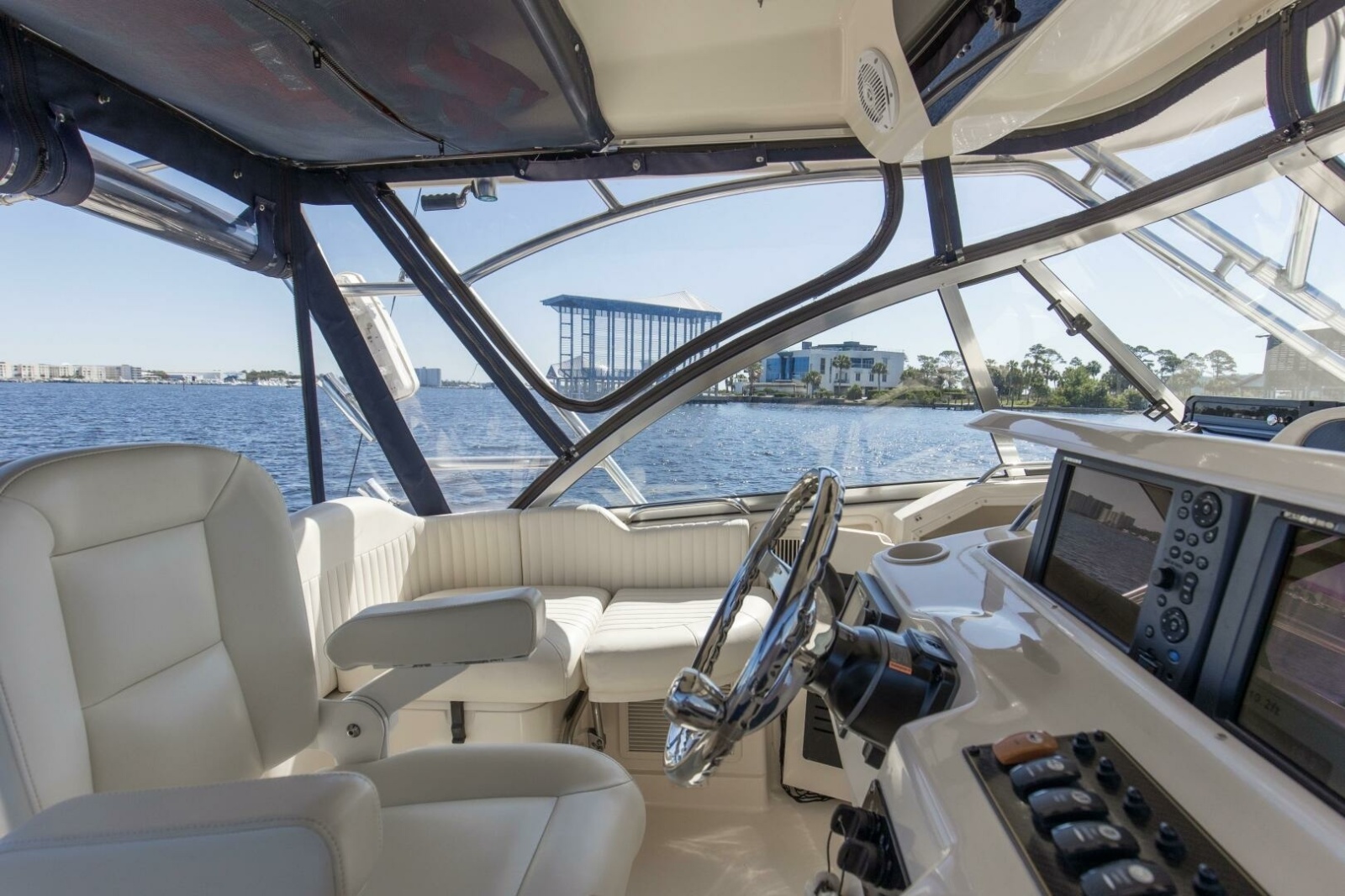33' 2009 Grady-White 330 Express