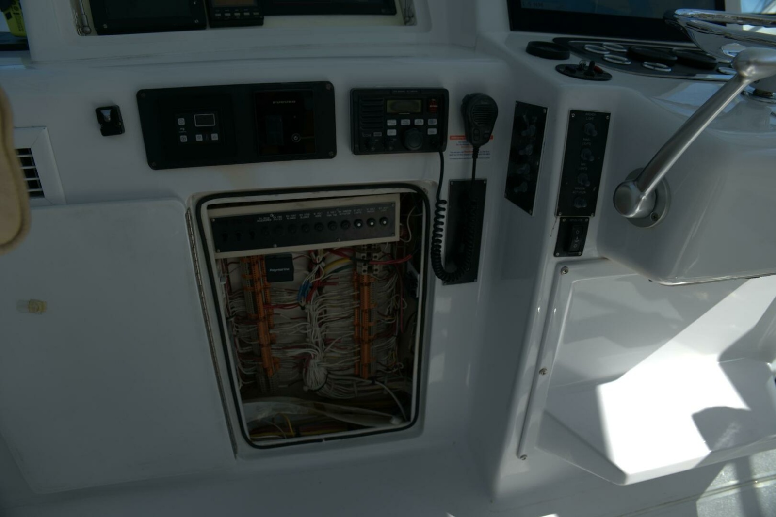 43' 2002 Viking 43 Open