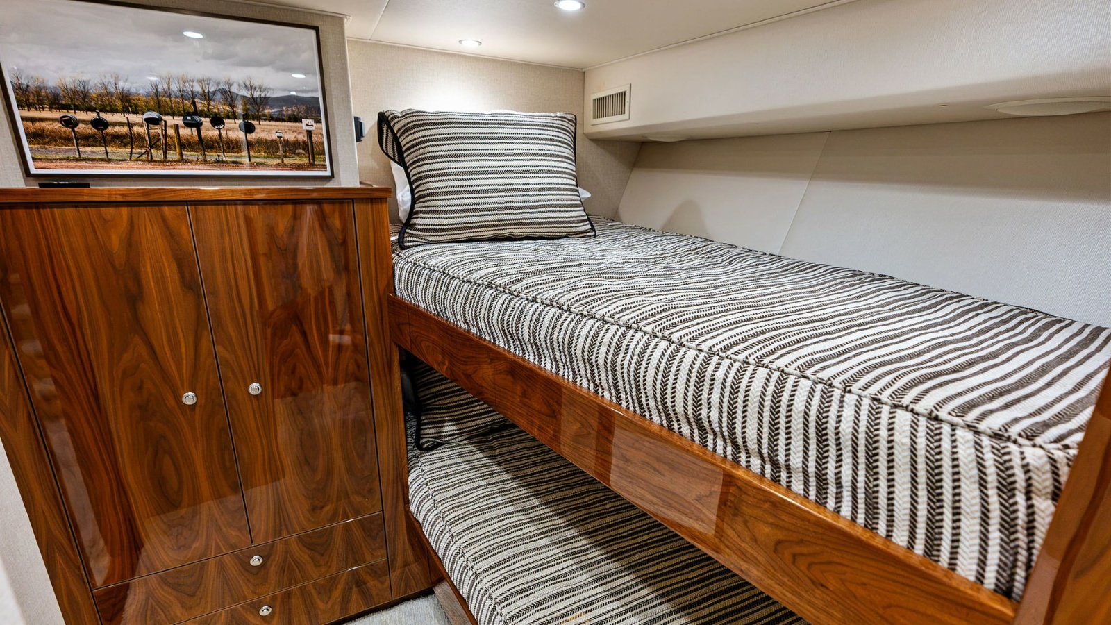 Guest Stateroom with Bunk Beds