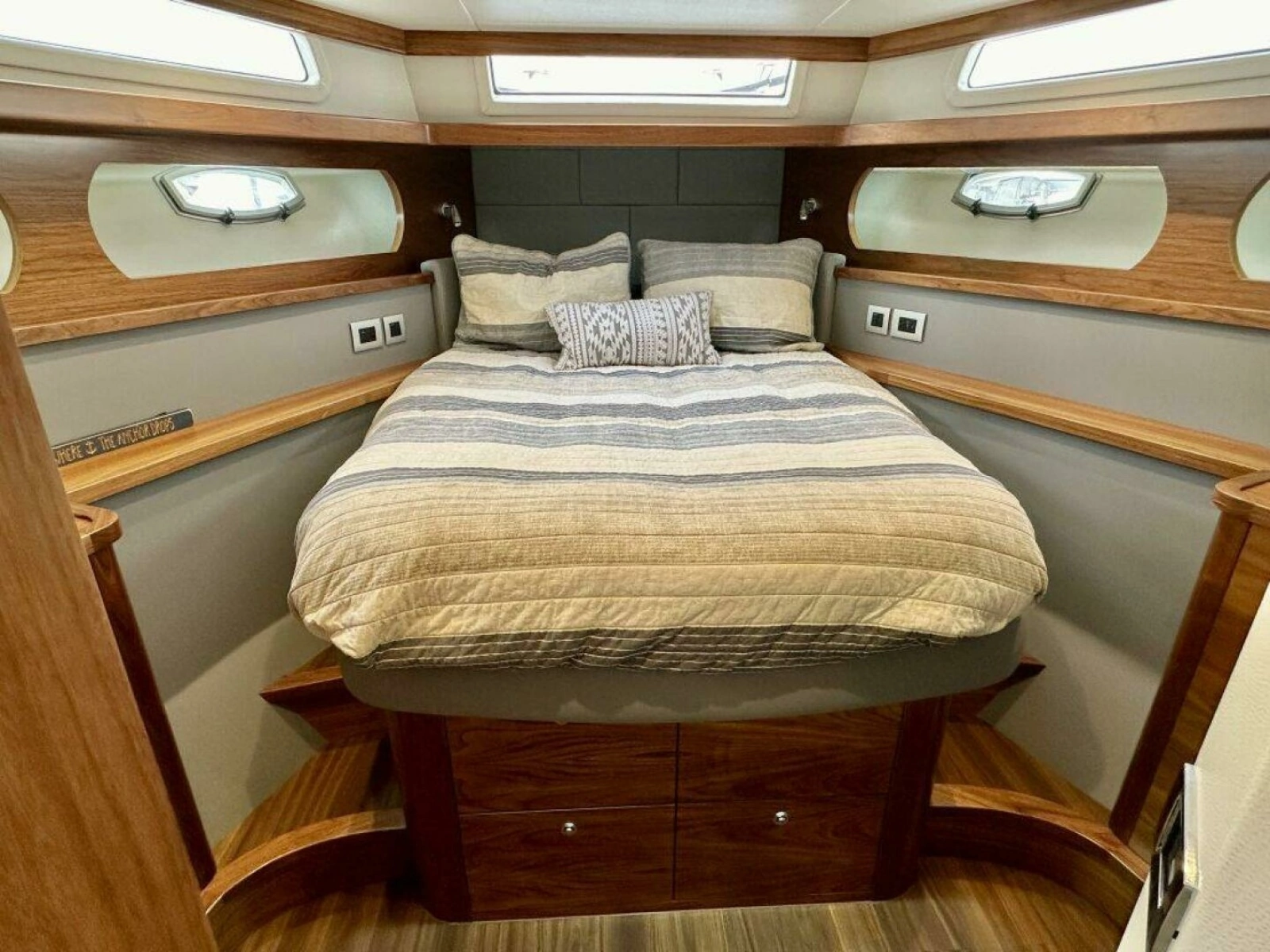 Outer Reef 62 SOUTH  PAWS - VIP Stateroom