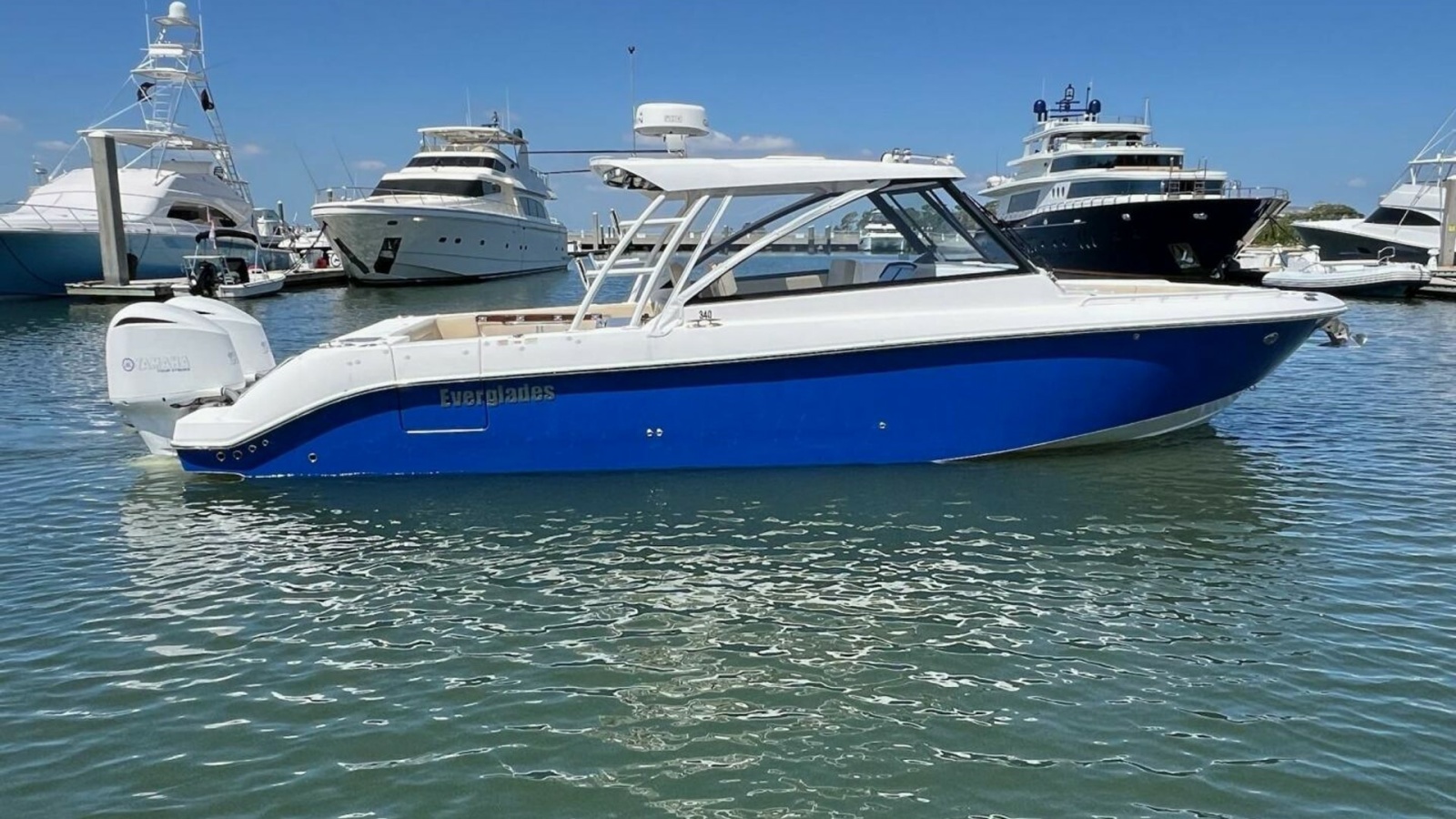 34' 2019 Everglades 340 Dual Console