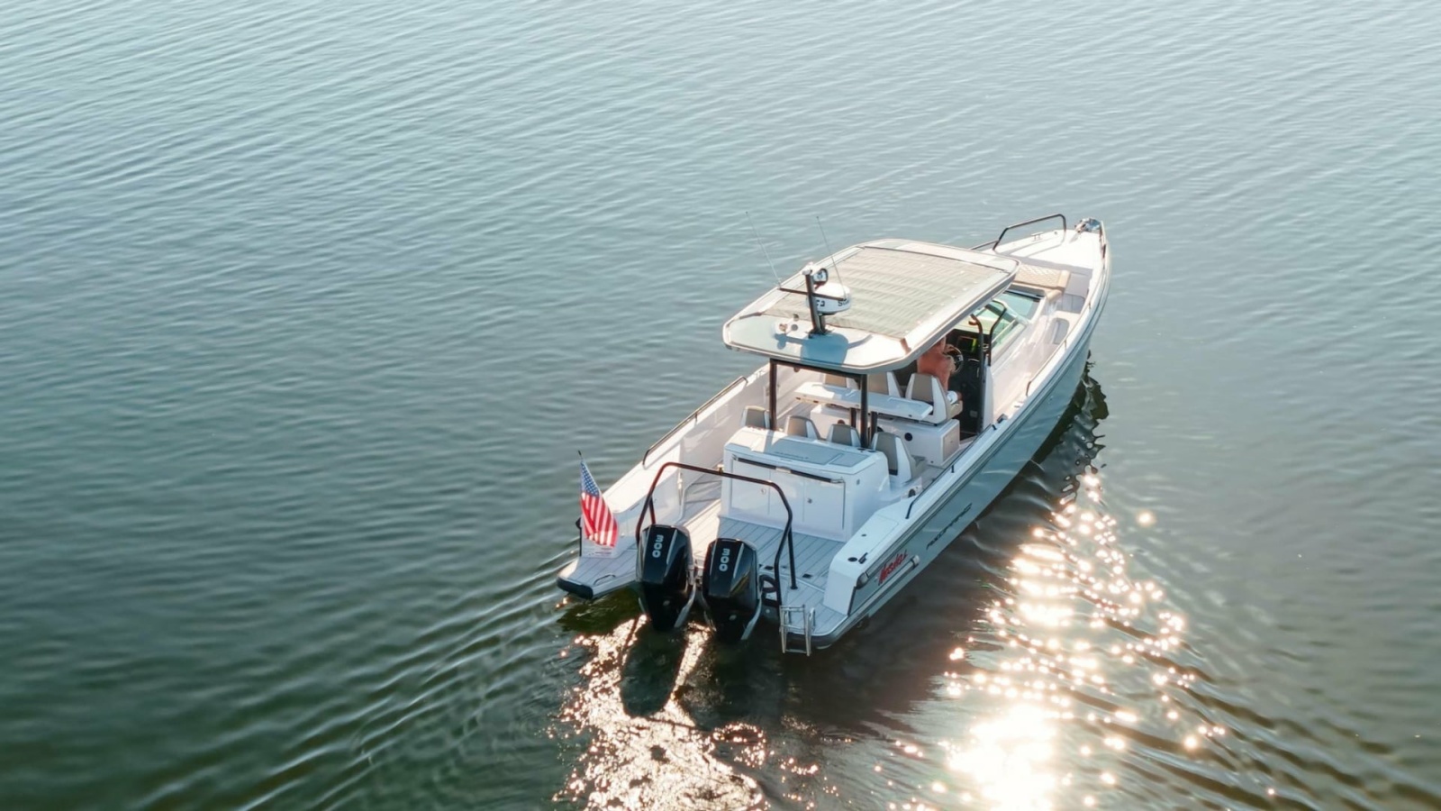 Axopar 37 - Exterior Profile
