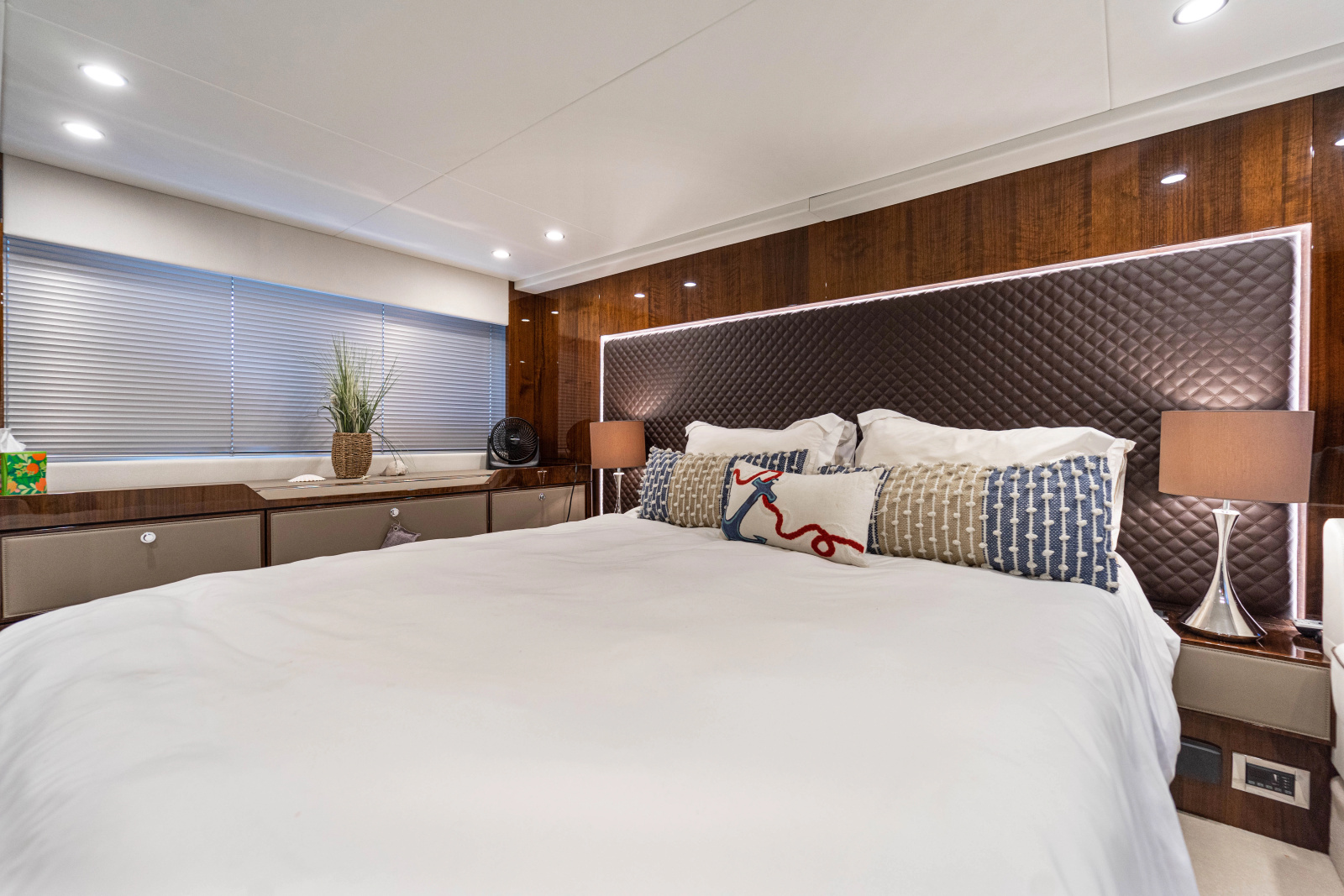 2019 Fairline Squadron 53