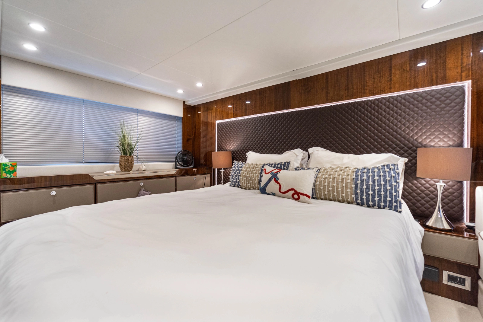 2019 Fairline Squadron 53