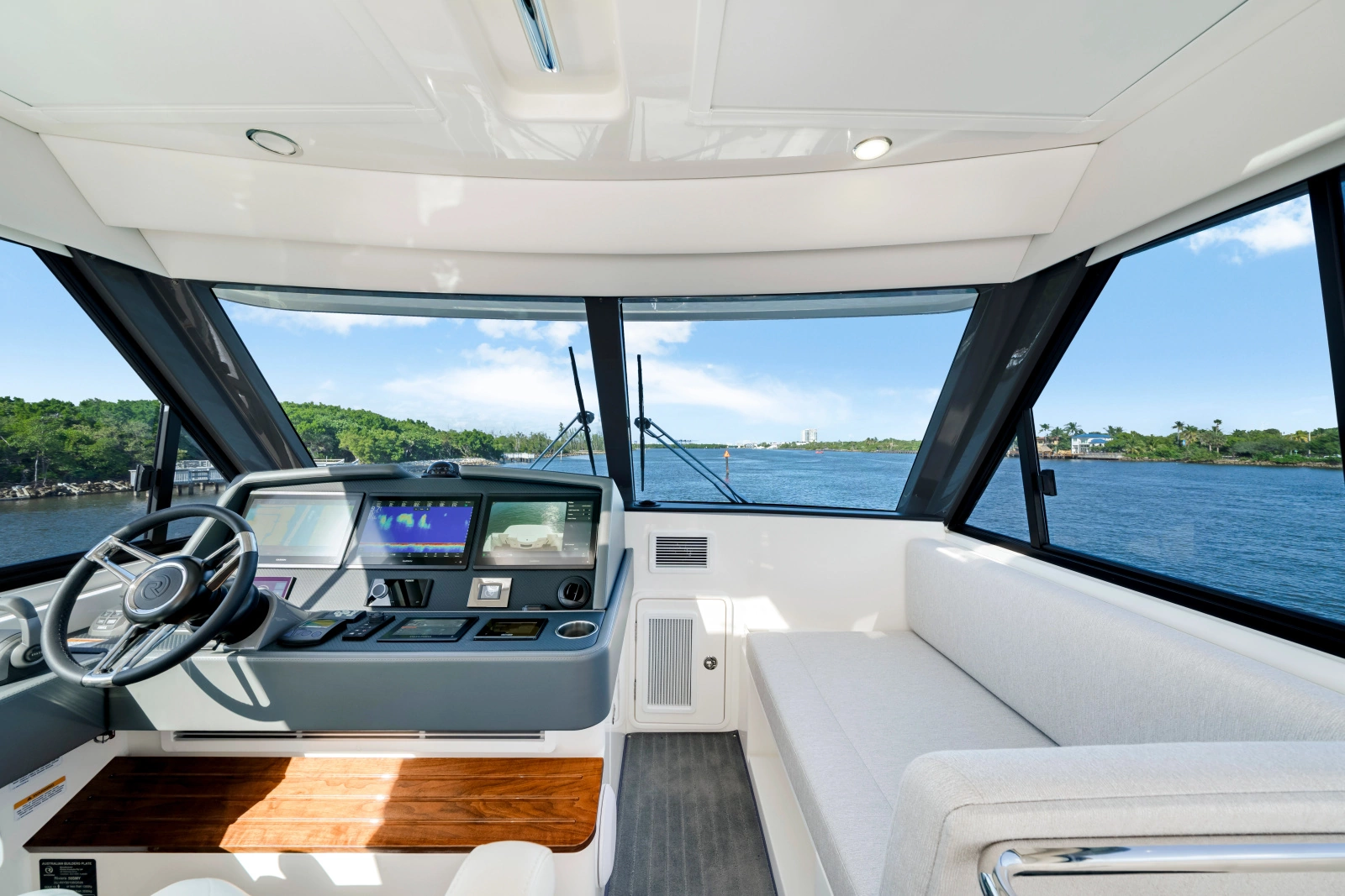 50 SPORTS MOTOR YACHT 50ft Riviera Yacht For Sale