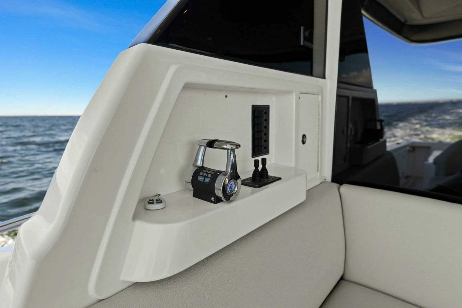 2025 Maritimo M600 - Port 