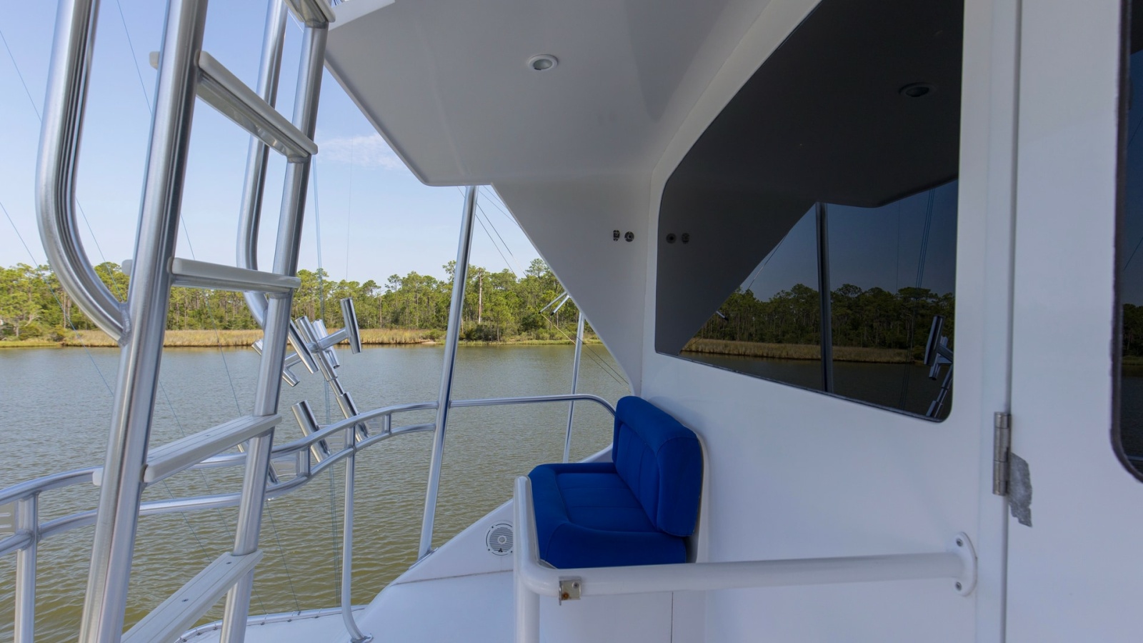 2005 61 Viking Enclosed Bridge Kelkat Bridge Deck (2)