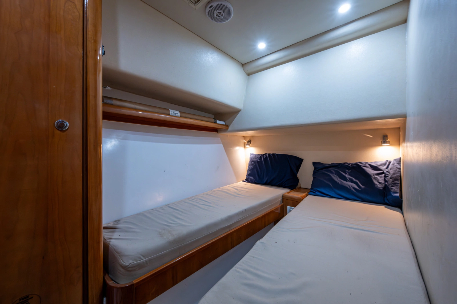 2001 Bertram 390