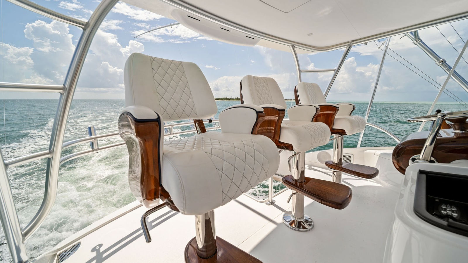 Flybridge Helm Seating Area