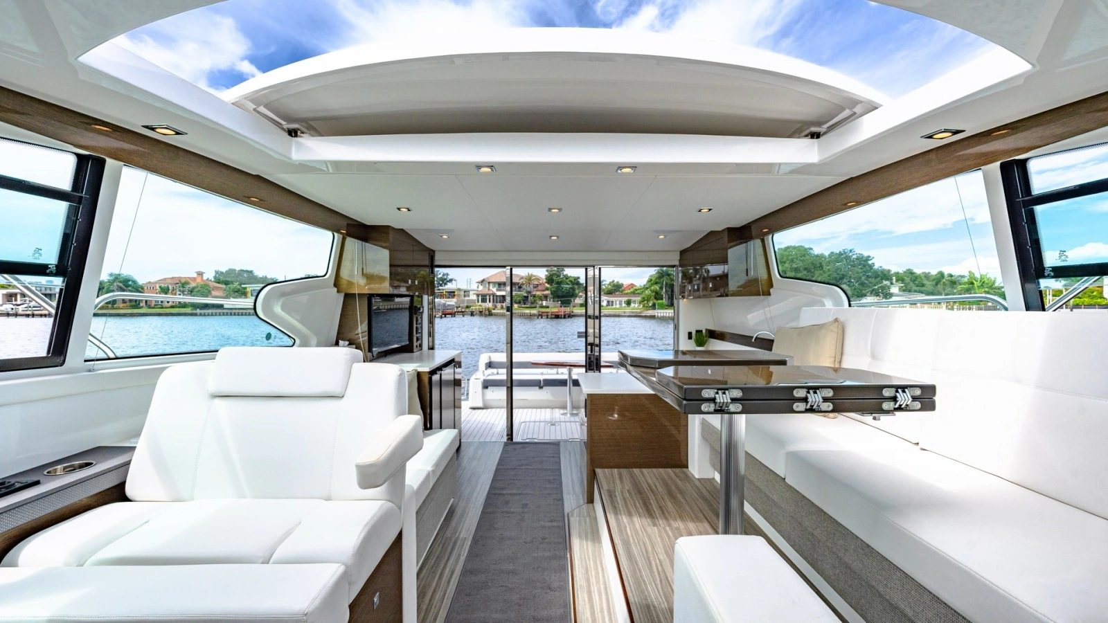 Spacious Salon with Retractable Sunroof
