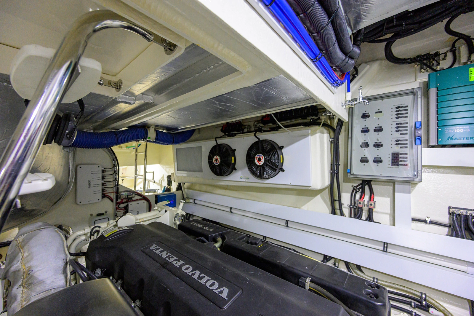 2019 Riviera 5400 Sport Yacht