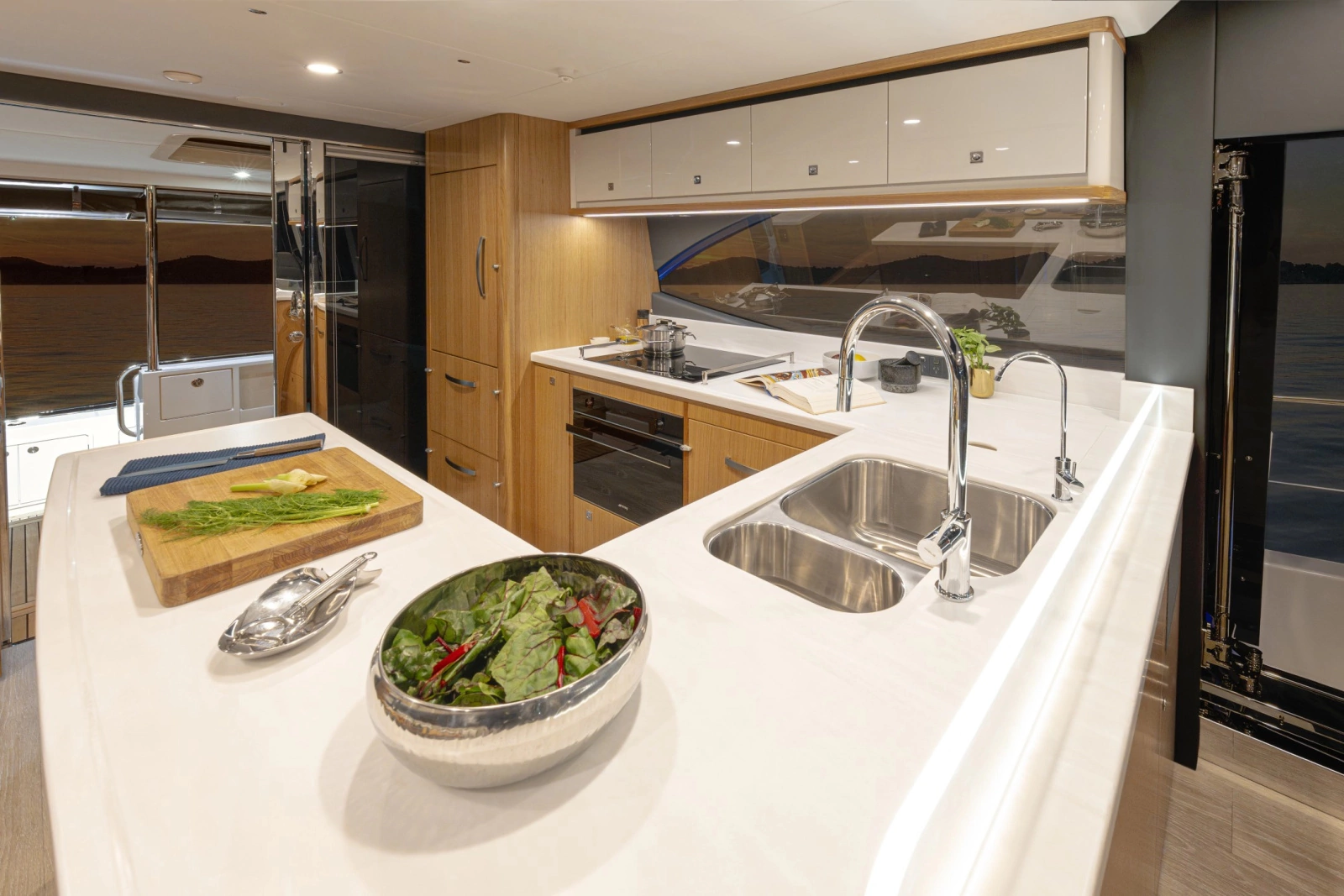 585 SUV 58ft Riviera Yacht For Sale