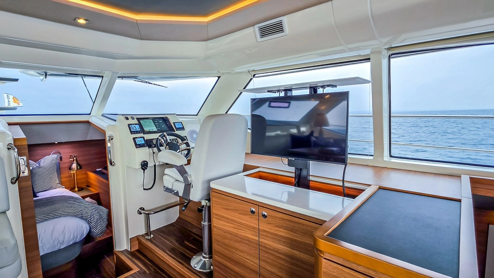 2023 Aquila 44 Catamaran- DOC-N-PILOT