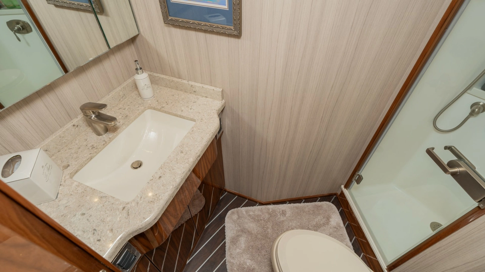 Elegant Enclosed Bridge Head