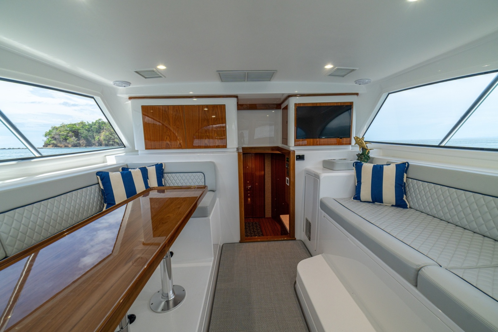 2023 Viking 46 Billfish Salon