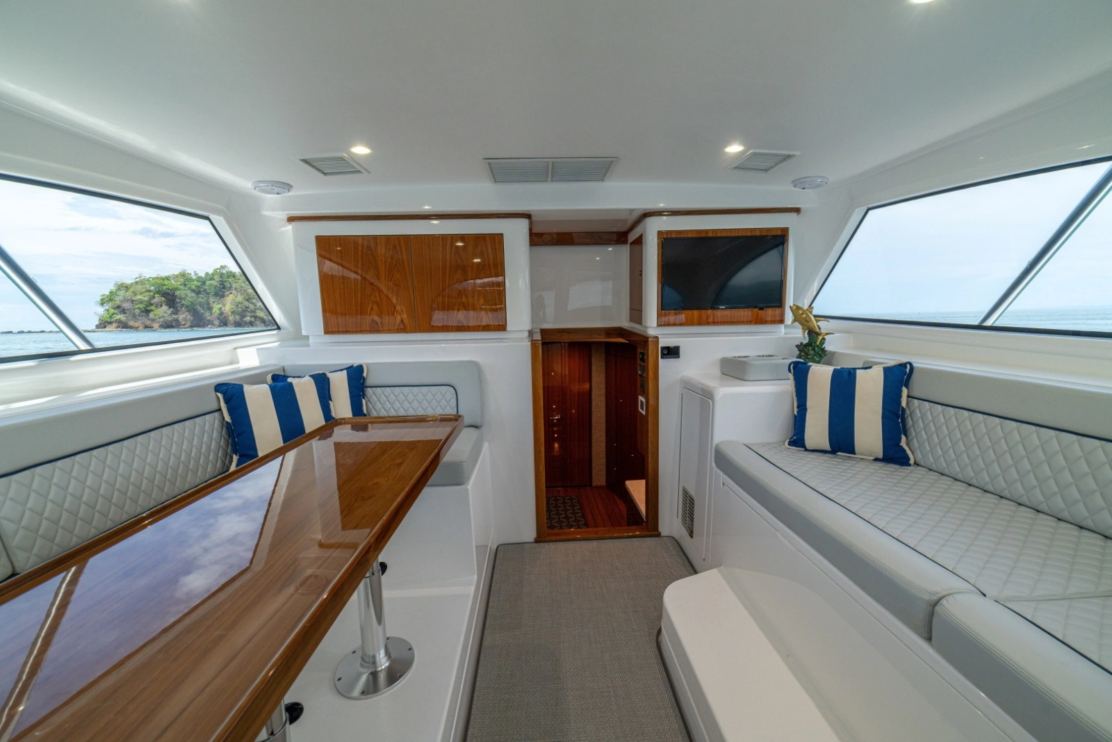 2023 Viking 46 Billfish Salon