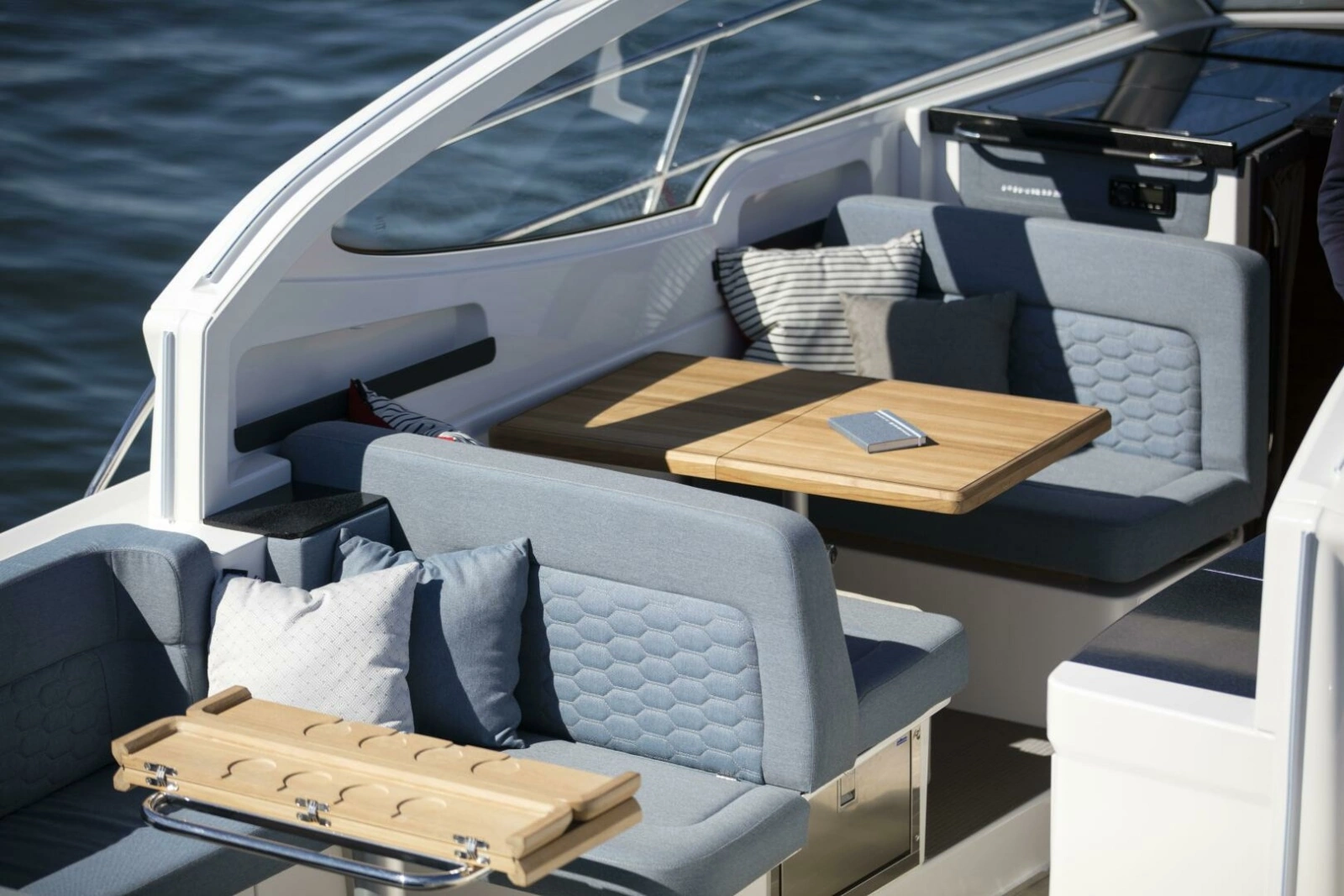 Nimbus 305 Drophead Aft Seating
