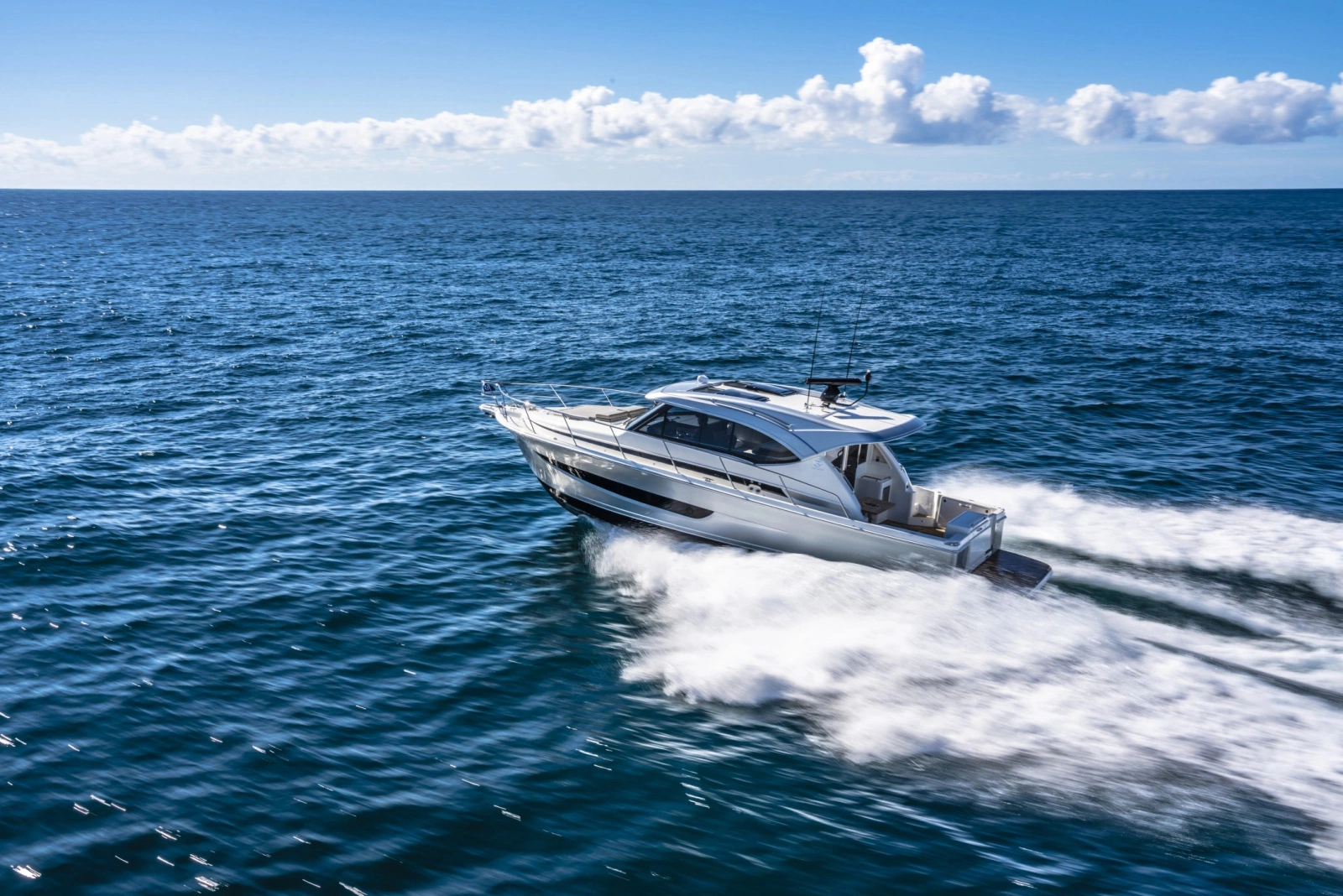 395 SUV 40ft Riviera Yacht For Sale