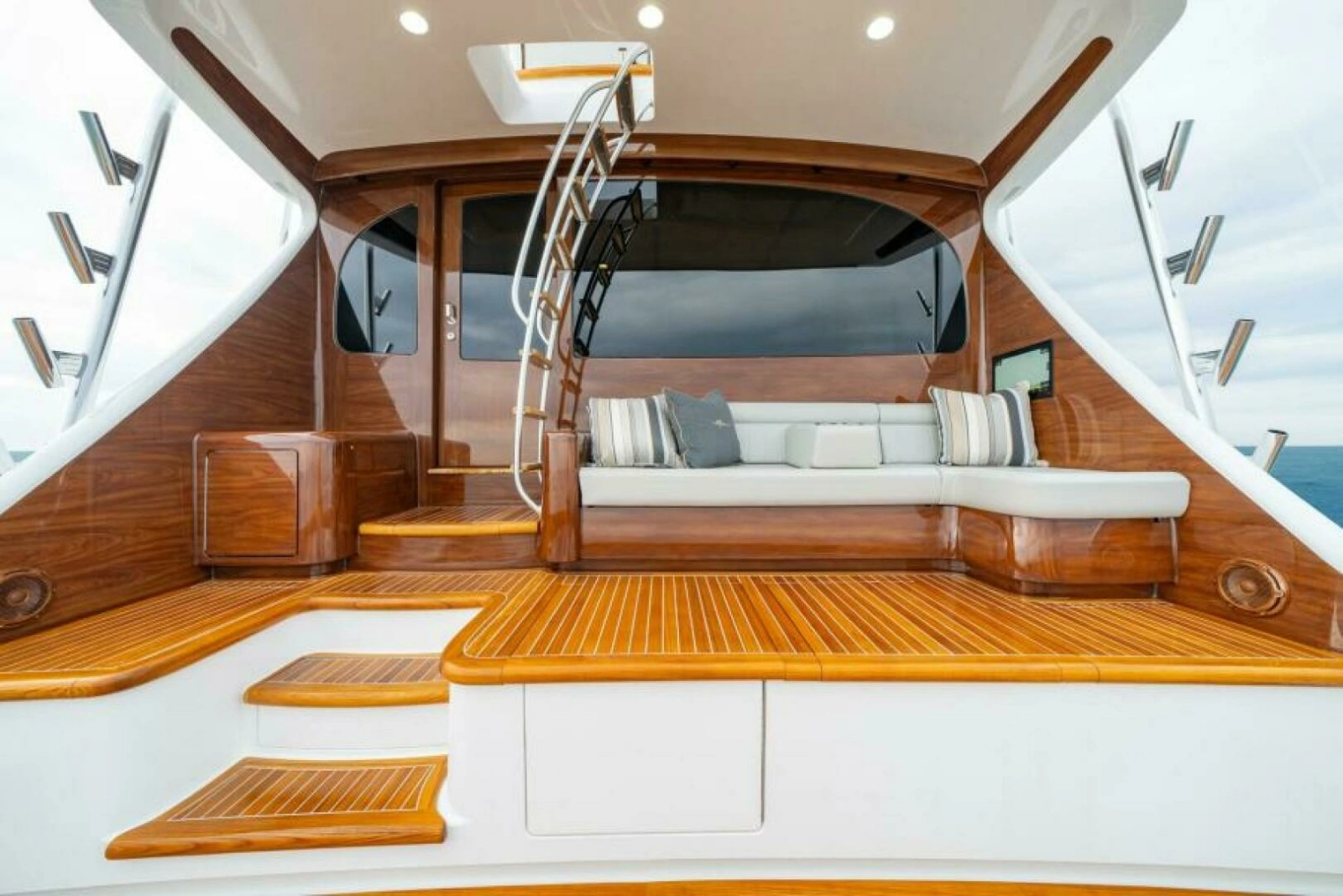 Viking 82 Convertible - Mezzanine