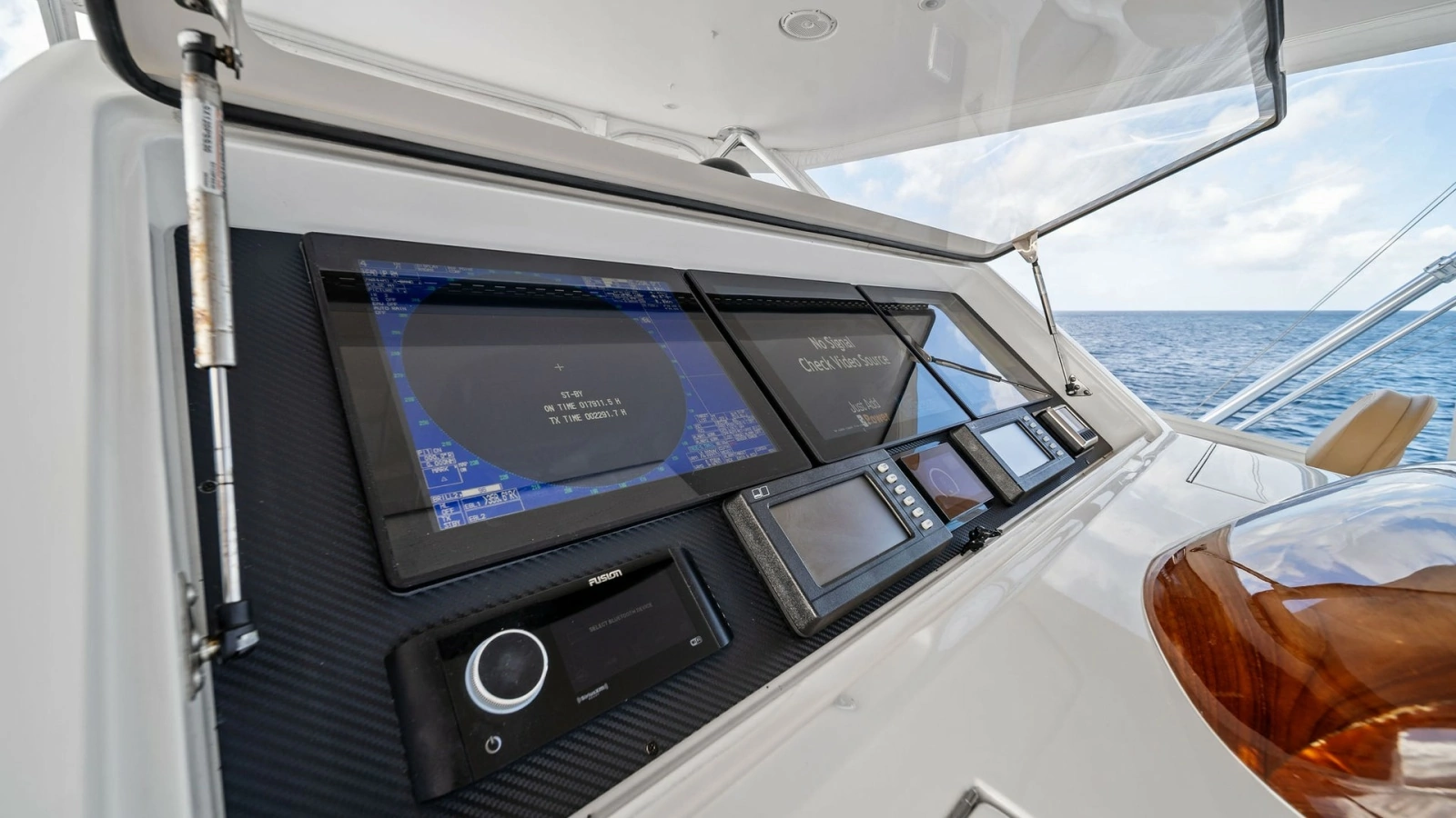 Flybridge Helm Electronics Console
