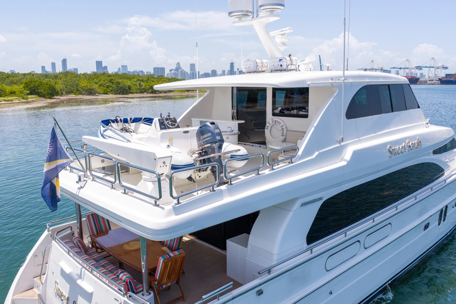 2006 Horizon 82 Skylounge