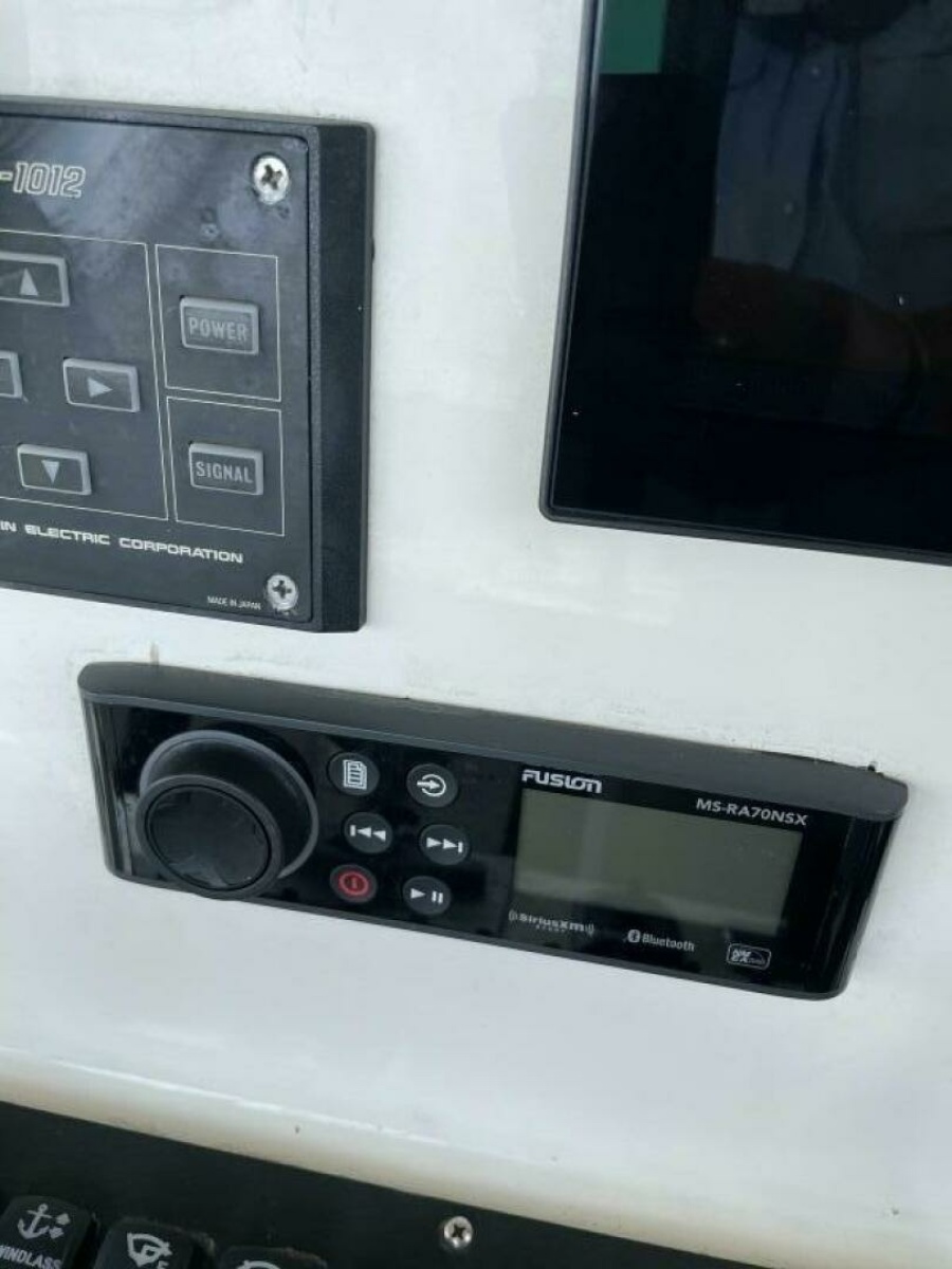 31' 1997 Custom 31 Center Console