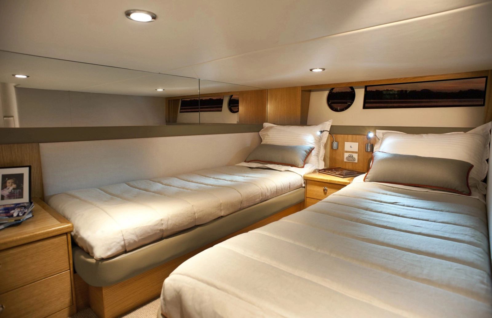445 SUV 44ft Riviera Yacht For Sale