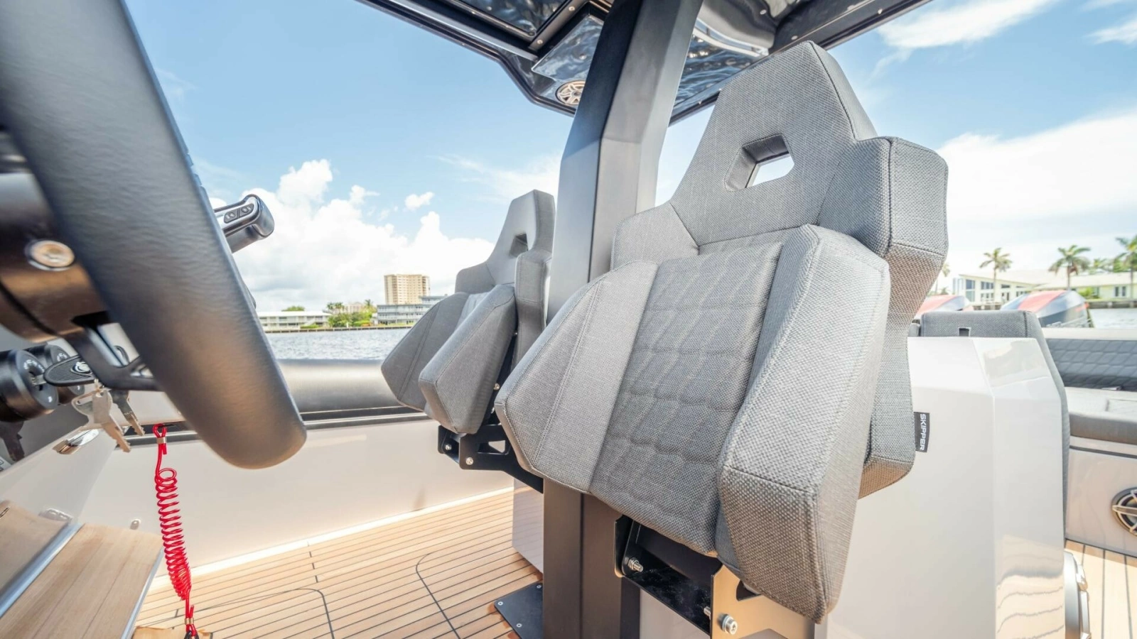 2025 38 Skipper NC Center Console