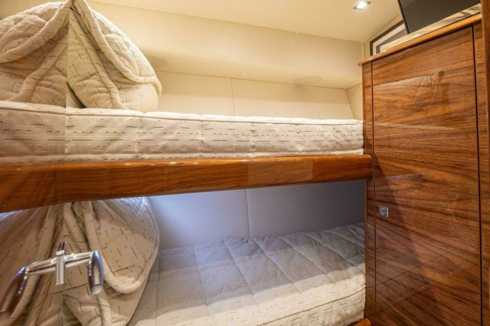 Cozy Twin Bunk Cabin